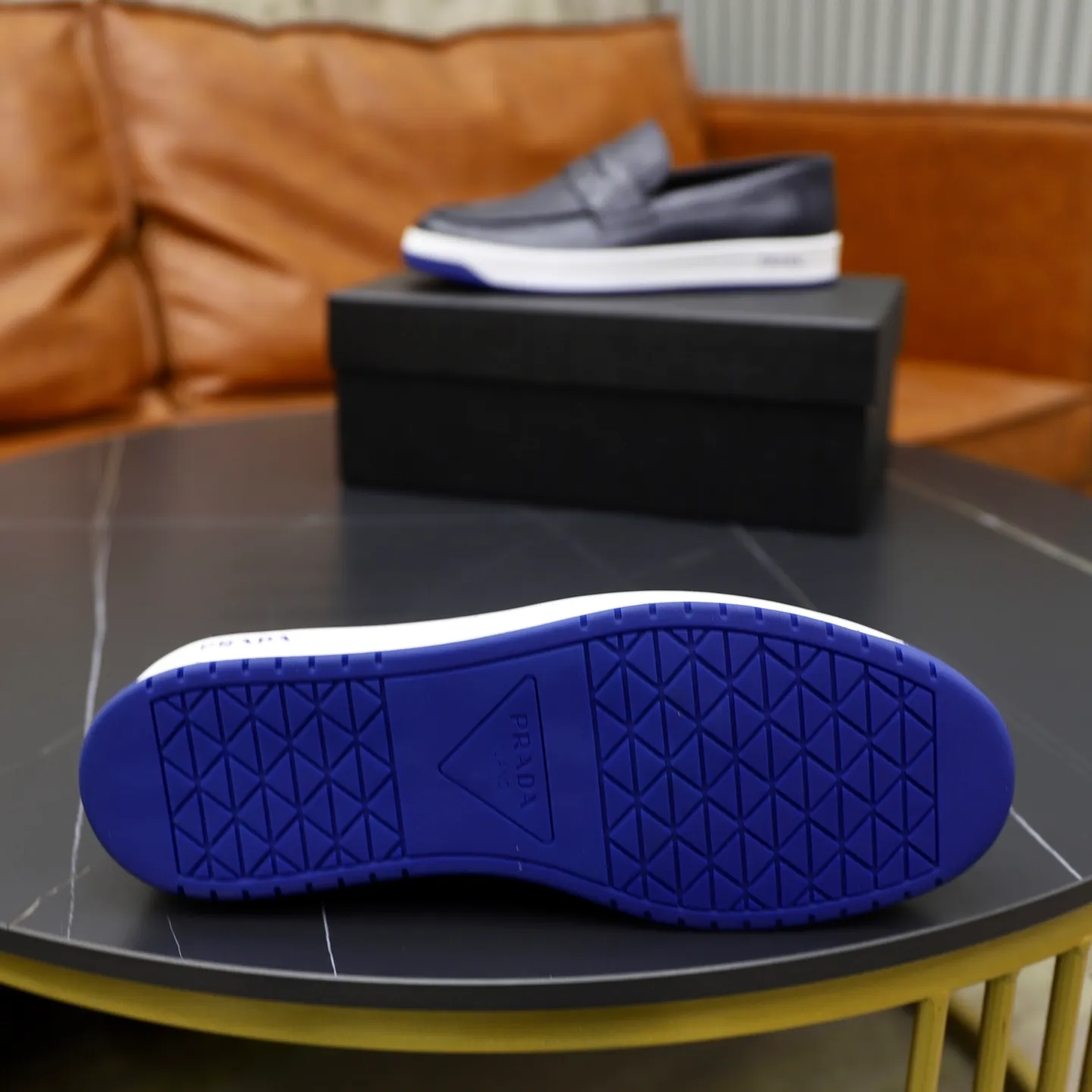 Factory price: 💰640 Prada classic men’s lace-up casual shoes | Imported cowhide upper | Upper stitching layered design, light and breathable | Soft and comfortable | Decorated with PRADA letters on the side | Distinctive sports style, showing the brand style | Lightweight concave and convex pattern rubber soles | Matched with cowhide foot pad lining | Excellent foot feel, fashionable and elegant | Size: 38-44 (45 customized)
